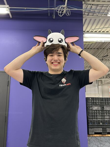 File:Jaaron with a Daisy Hat.jpg